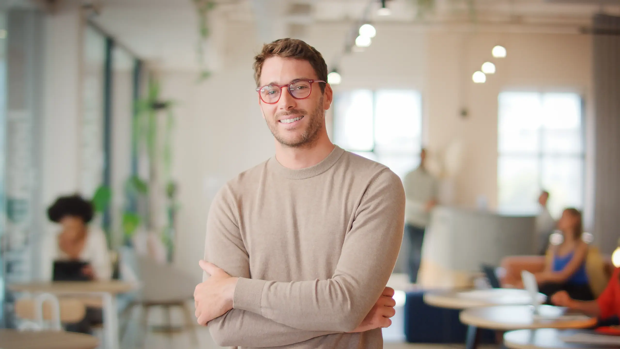 man satisfied with the precise and personalized care during sinus augmentation
